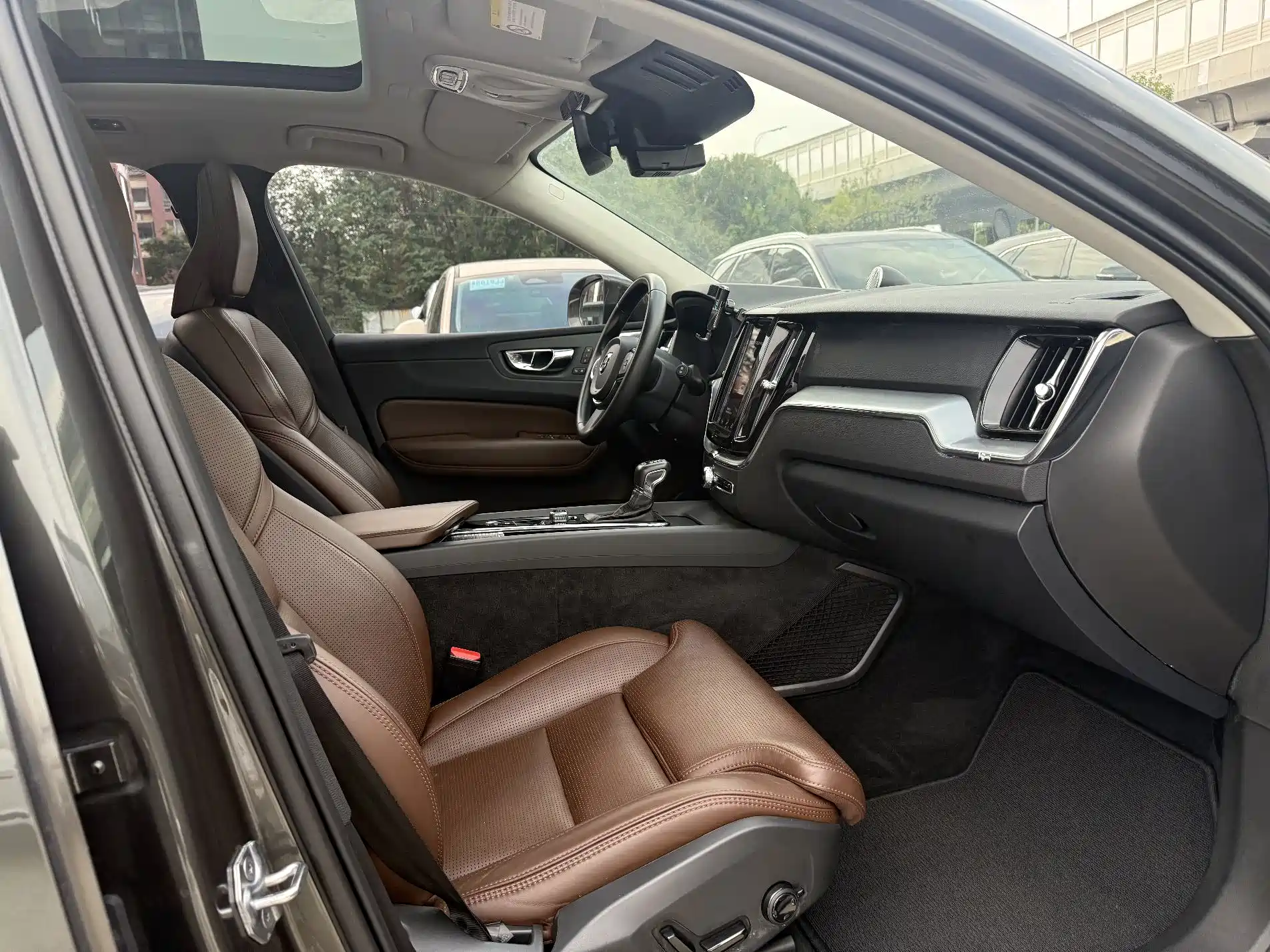 Фото 10 - Volvo XC60