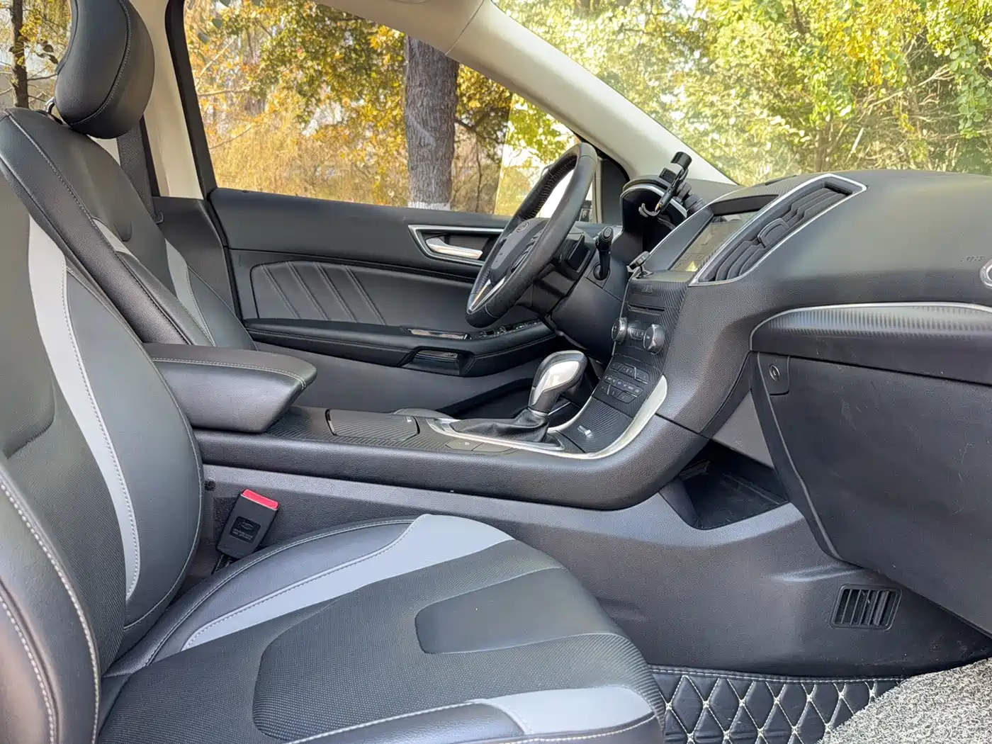 Фото 12 - Ford Edge