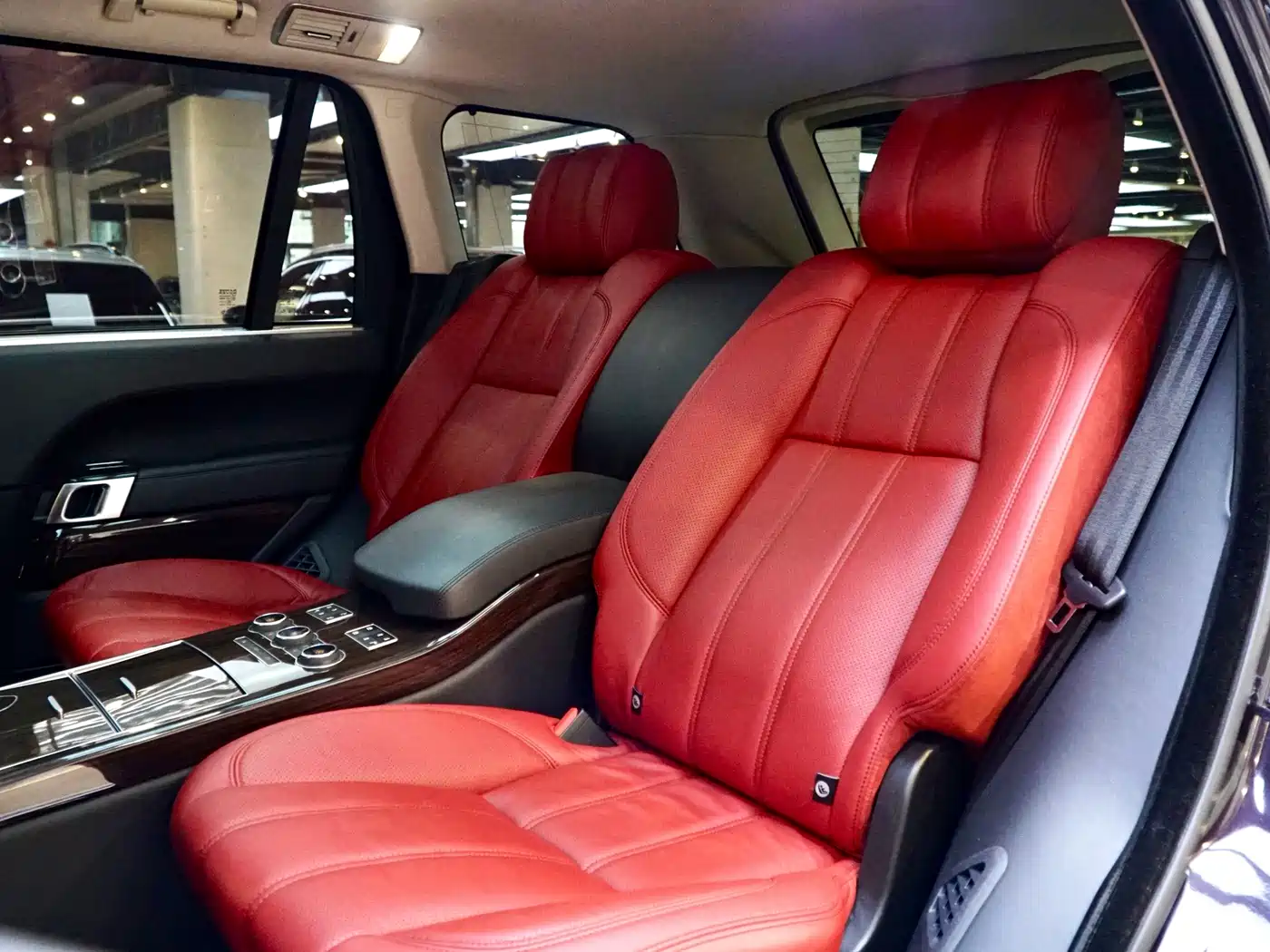Photo 18 - Land Rover Range Rover