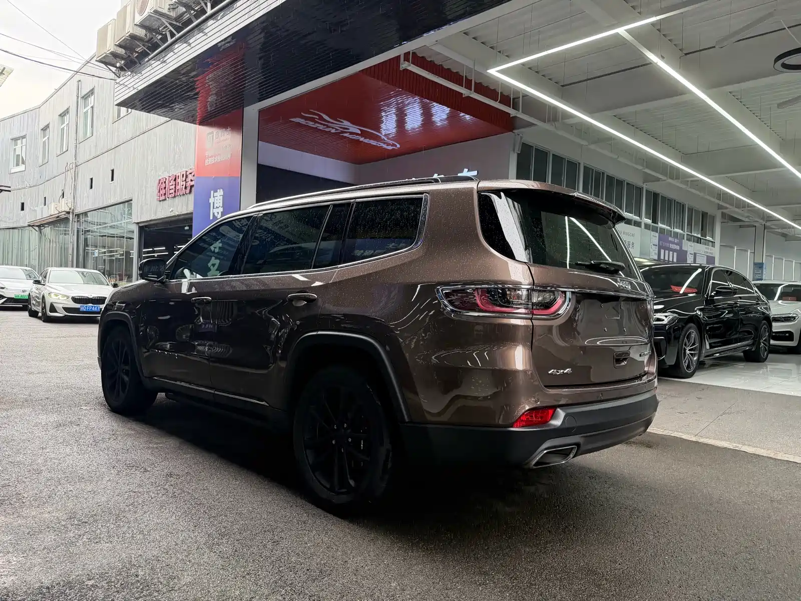 Фото 20 - Jeep Commander