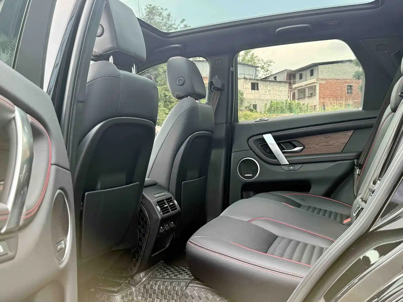 Land Rover Discovery Sport 2022 Model Facelift 249PS R-Dynamic SE Performance Tech Edition 5-seater фото 8