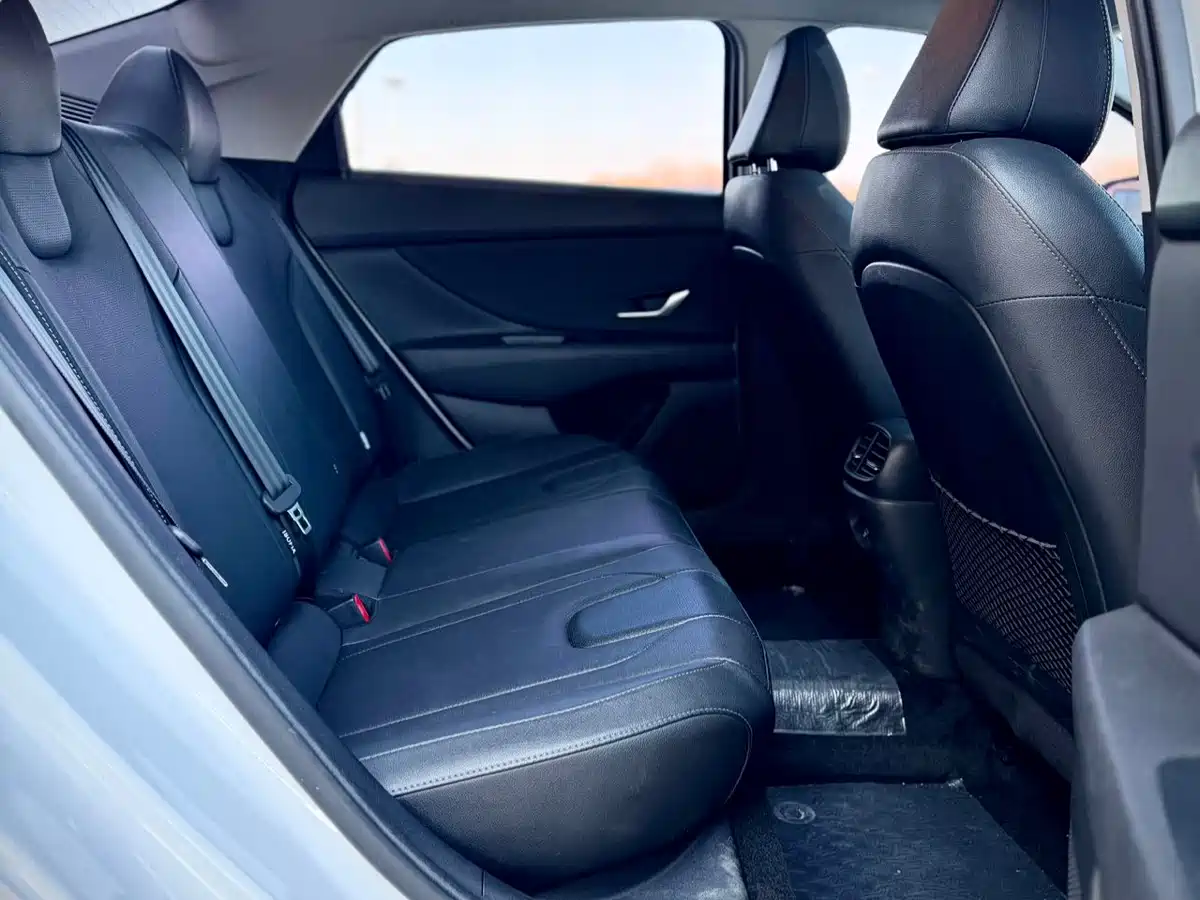 Hyundai Elantra 2023 Model 1.5L CVT LUX Premium Edition фото 12