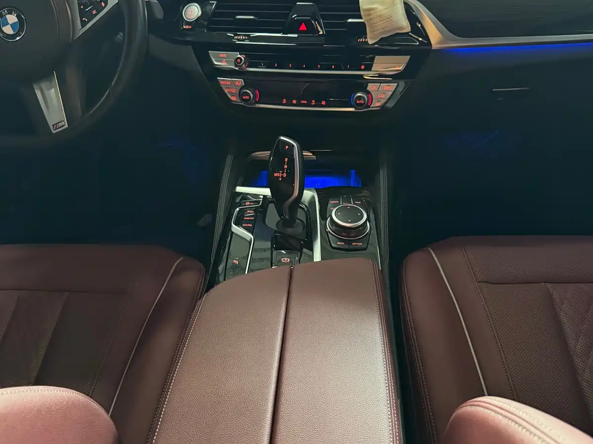 BMW 5 Series 2022 525Li M Sport Package фото 11
