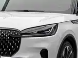 Photo 3 - Lincoln Aviator