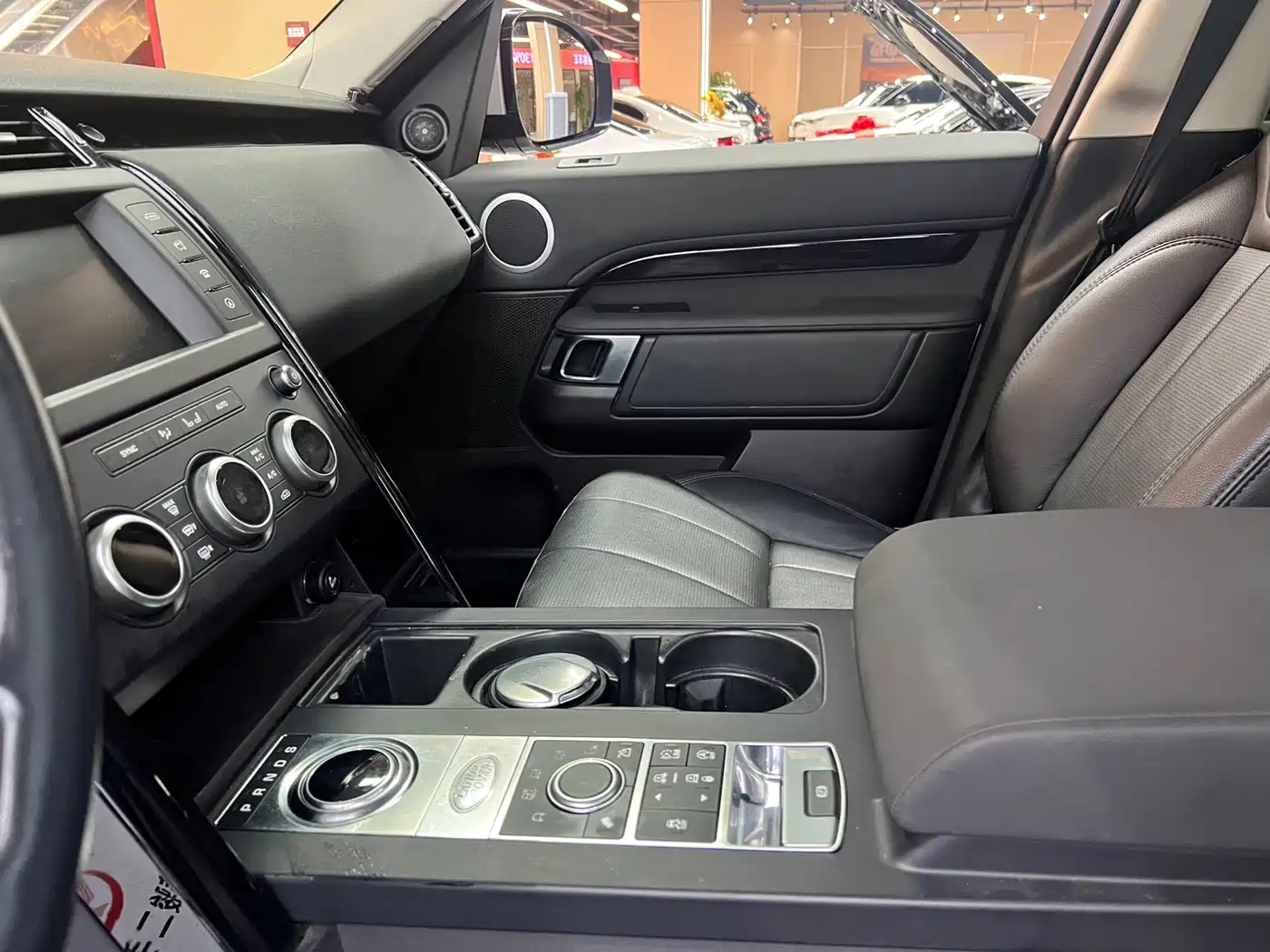 Фото 9 - Land Rover Discovery