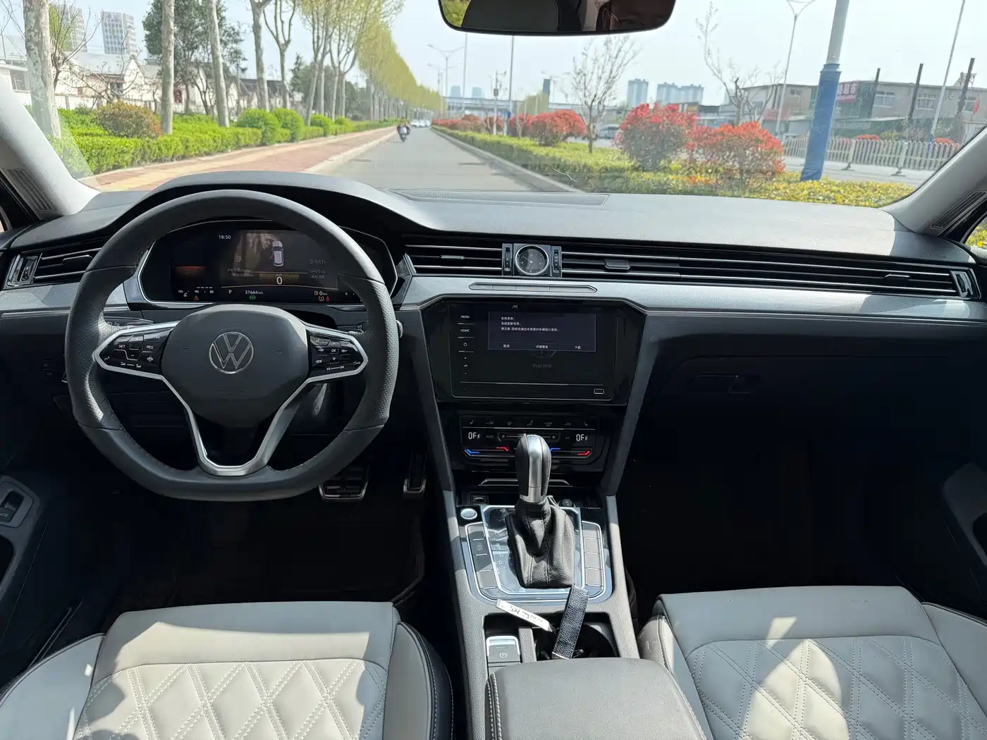 Volkswagen Magotan 2023 Model 2 Million Commemorative Edition 330TSI DSG Luxury фото 9