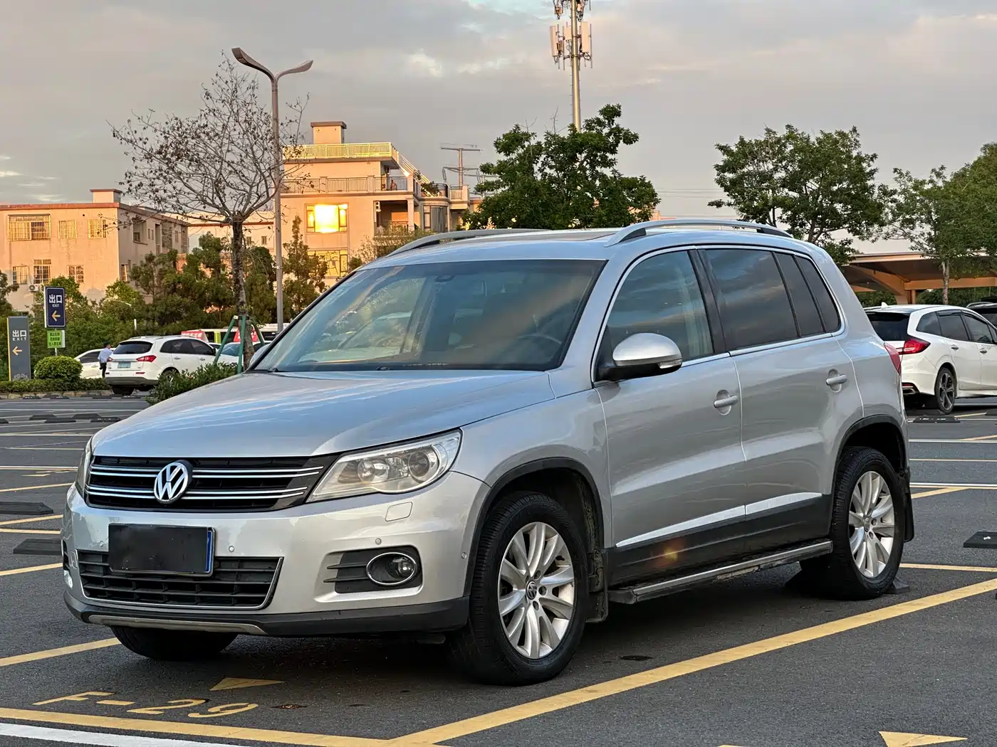 Volkswagen Tiguan 2010 2010 2.0TSI Automatic AWD Flagship Navigation