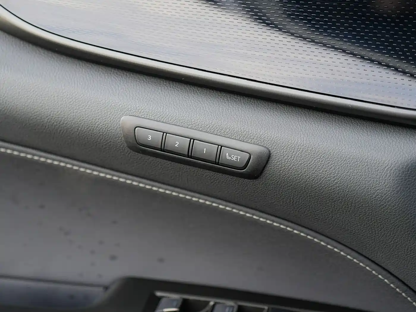 Lexus NX New Energy 2022 400h+ Joy Edition фото 22