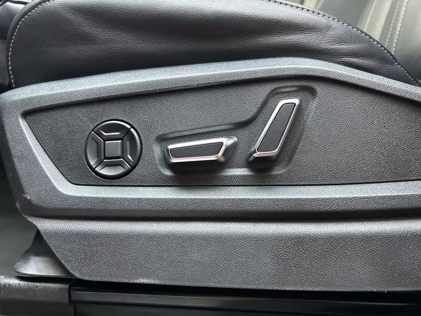 Audi Q6 2023 2023 40 TFSI quattro Cloud View Light Yulin Package