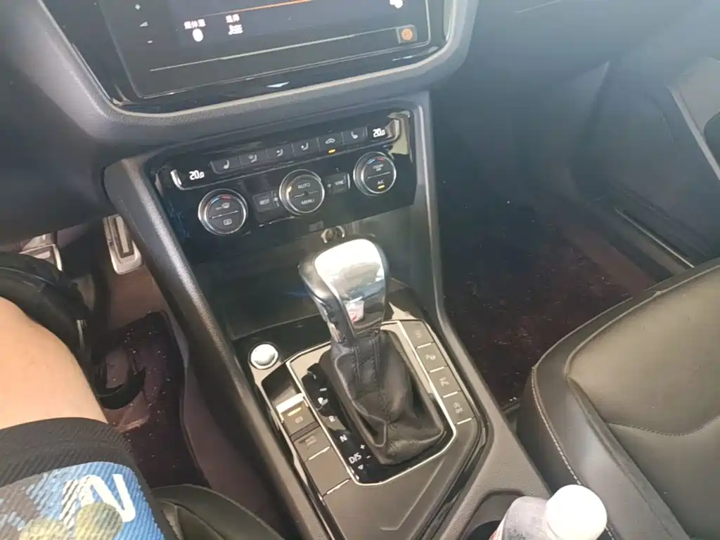 Photo 14 - Volkswagen Tiguan L