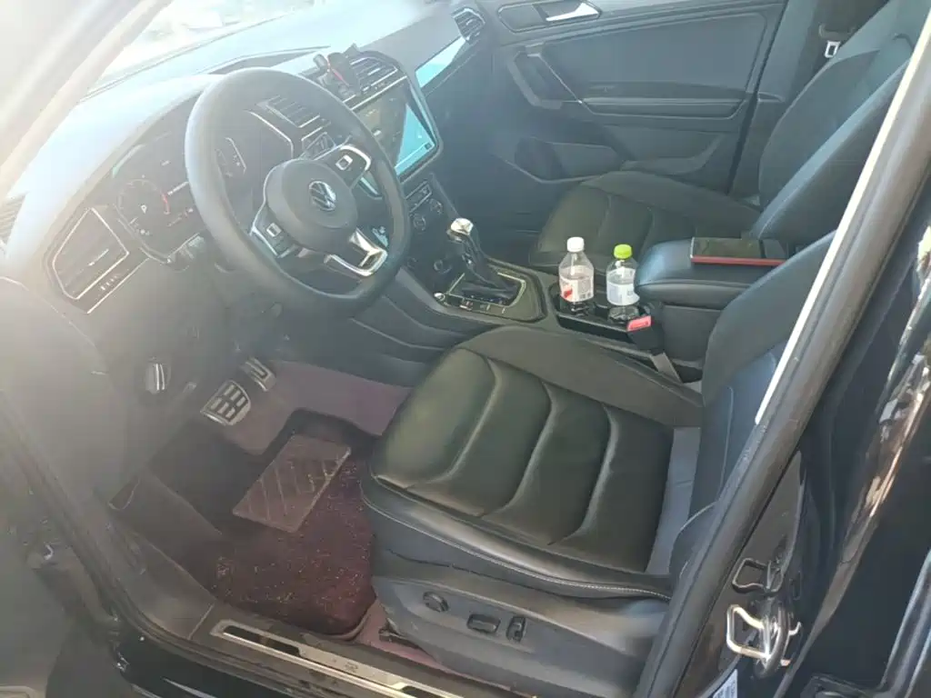 Photo 15 - Volkswagen Tiguan L