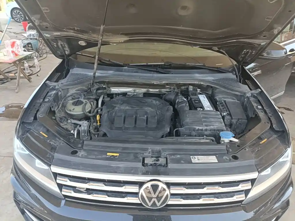 Photo 20 - Volkswagen Tiguan L