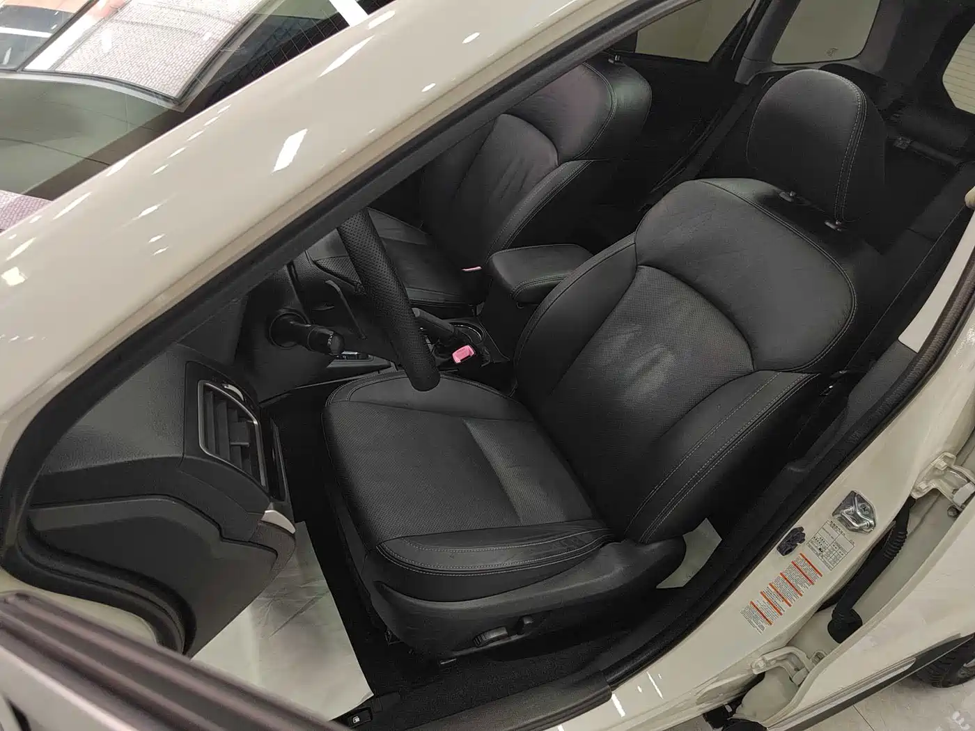 Subaru Forester 2016 2.0i Fashion Navigation Edition фото 15