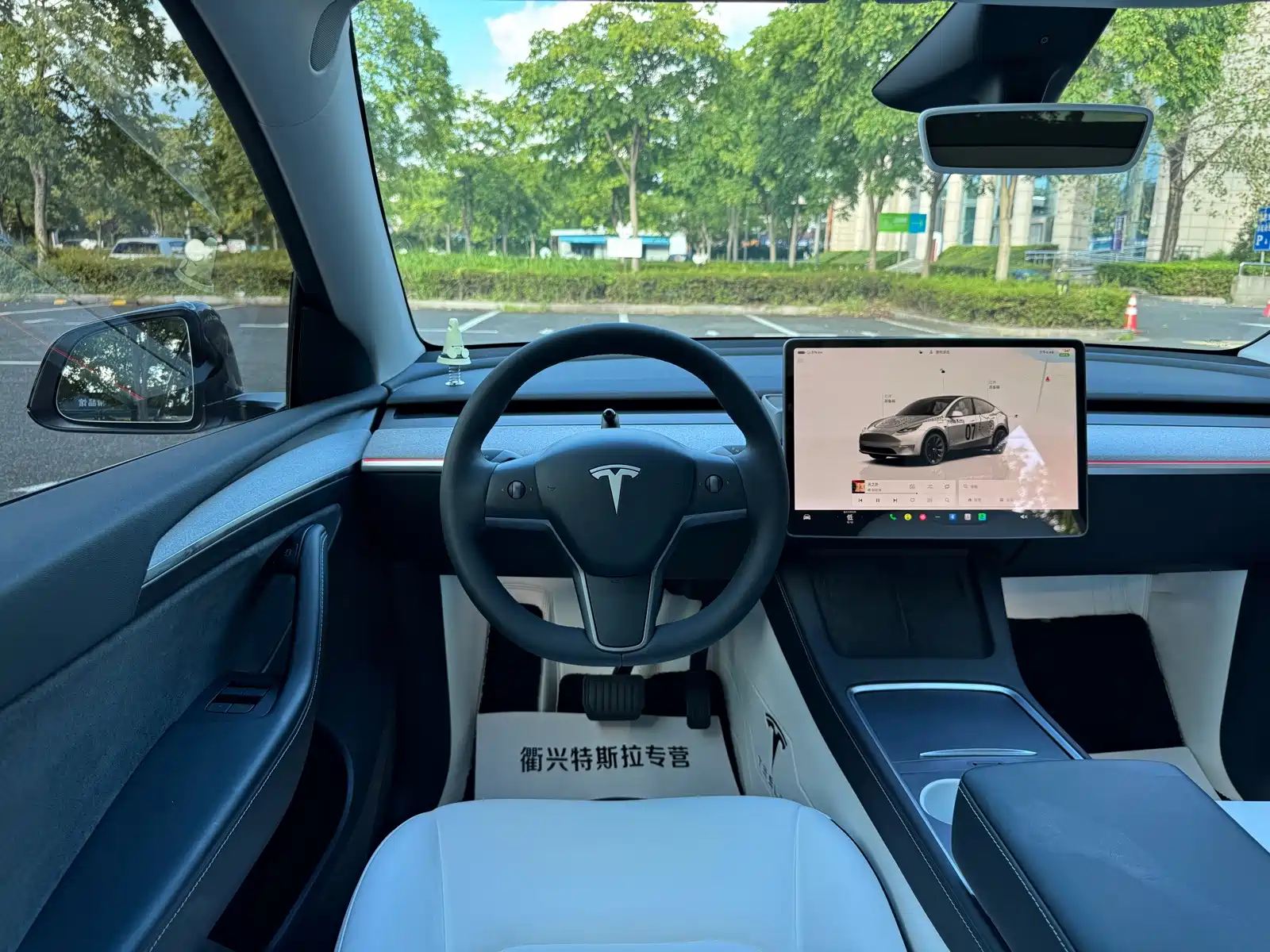 Фото 10 - Tesla Model Y