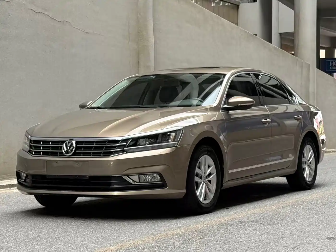 Volkswagen Passat 2016 330TSI DSG Honor Edition