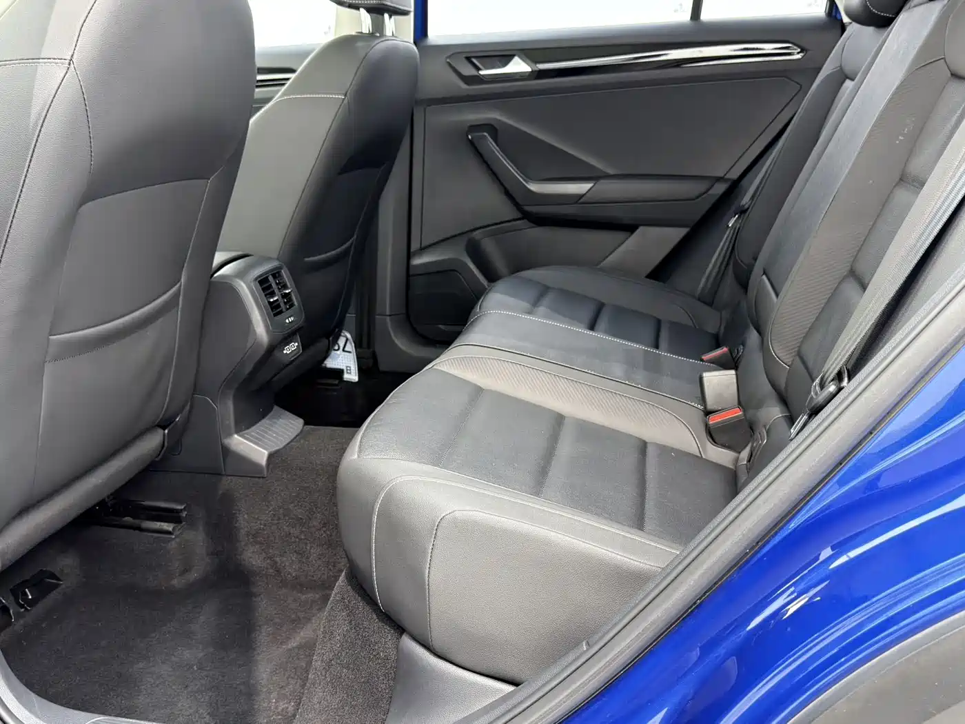 VOLKSWAGEN T ROC EXPLORING SONGS