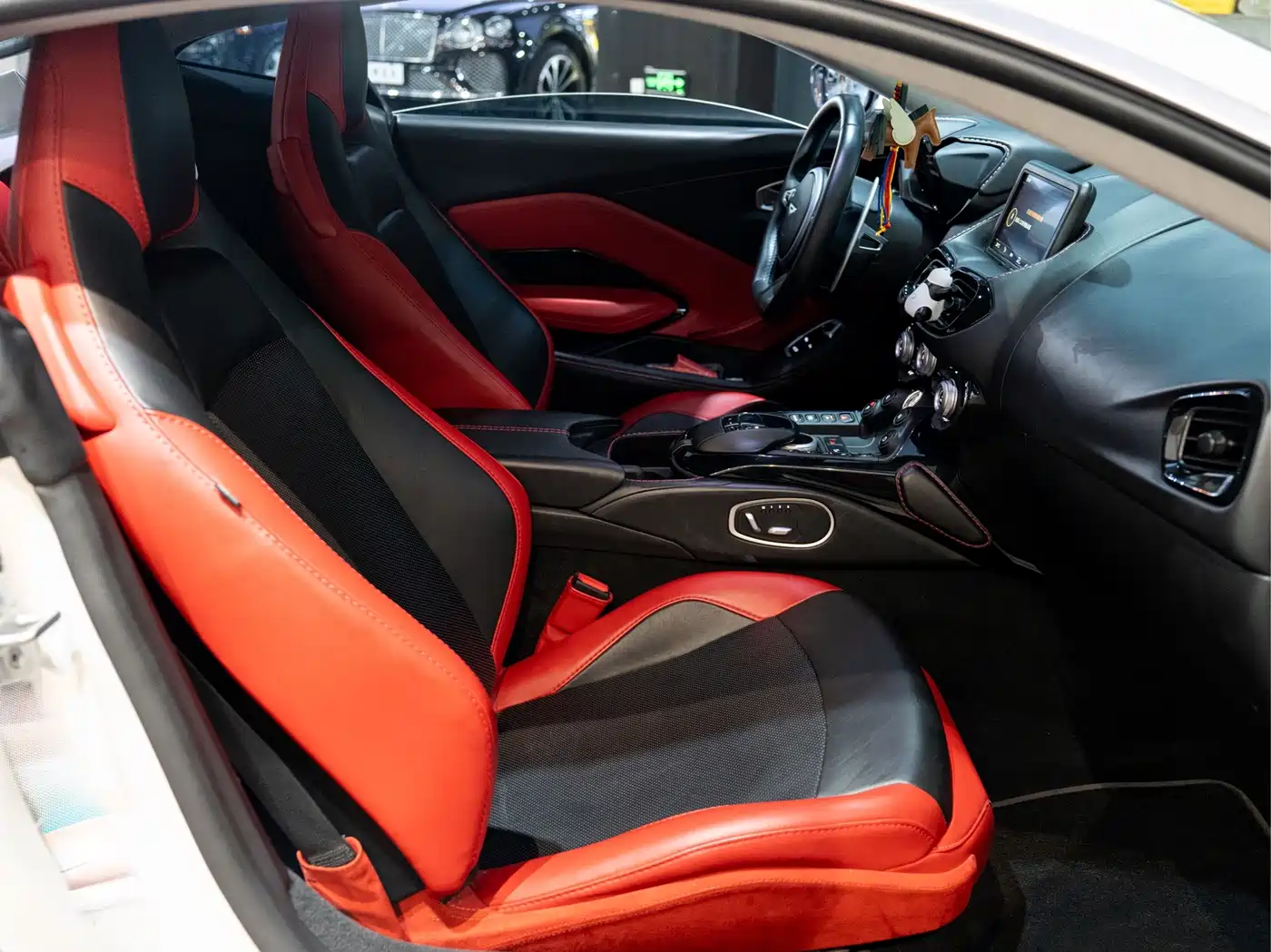 Aston Martin V8 Vantage 2019 2018 4.0T V8 Coupe