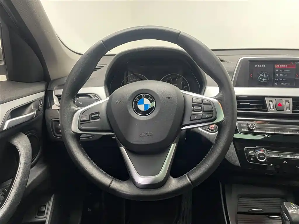 BMW X1 2018 sDrive20Li Leading Model фото 17