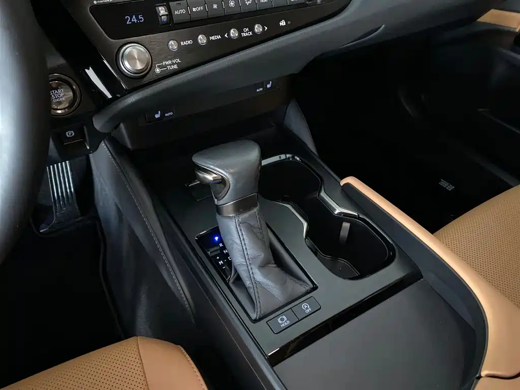 Lexus ES 2023 200 Excellence Edition фото 10