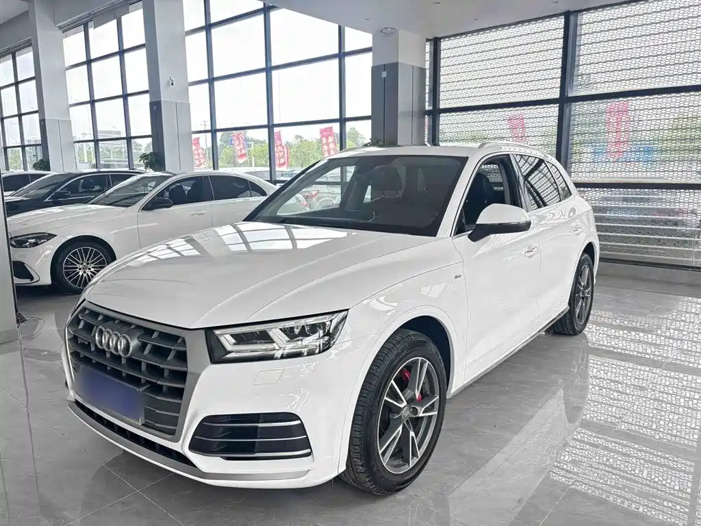 Audi Q5L 2020 Facelift 40 TFSI Honor Fashion фото 3