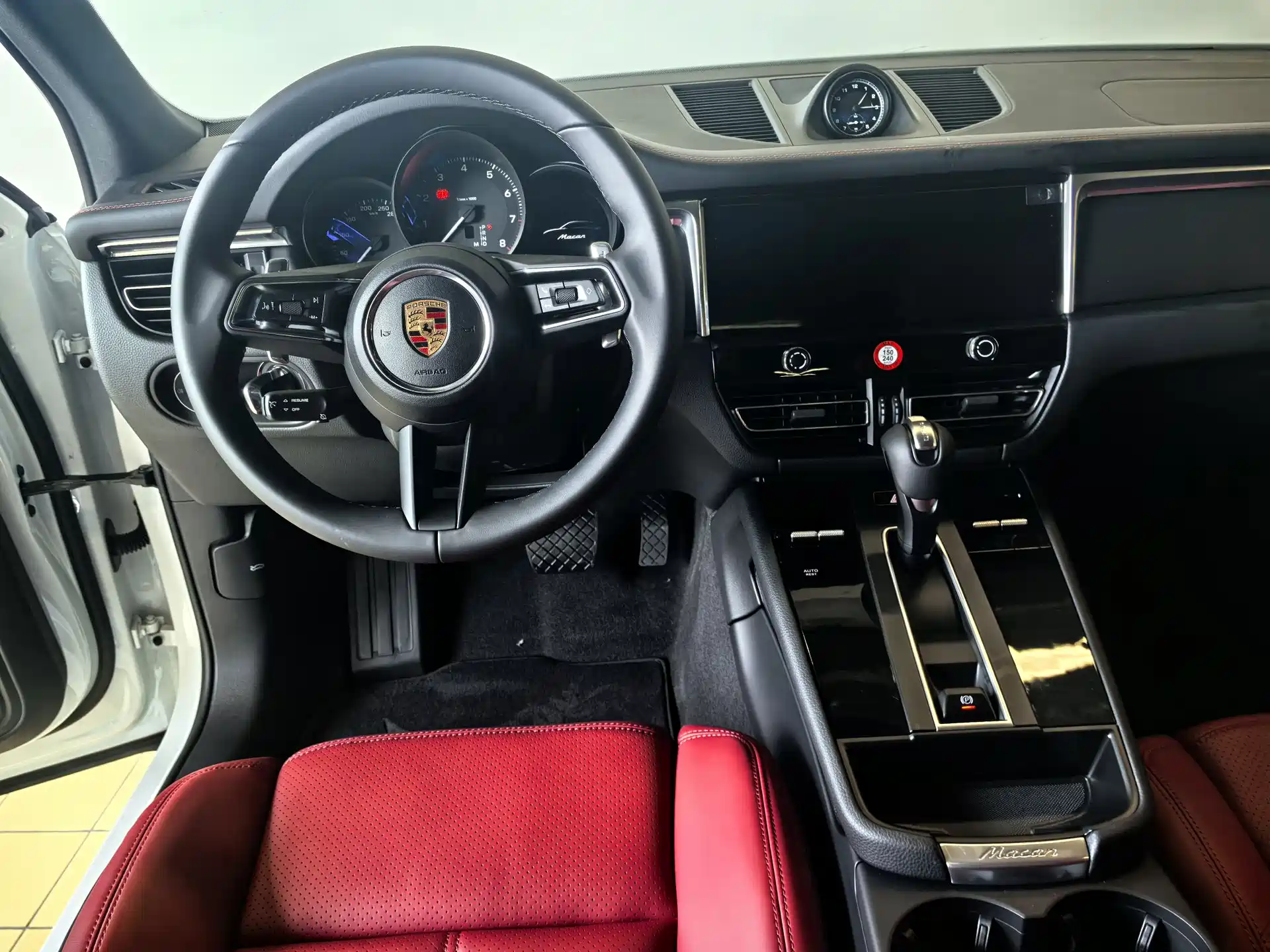 Photo 7 - Porsche Macan