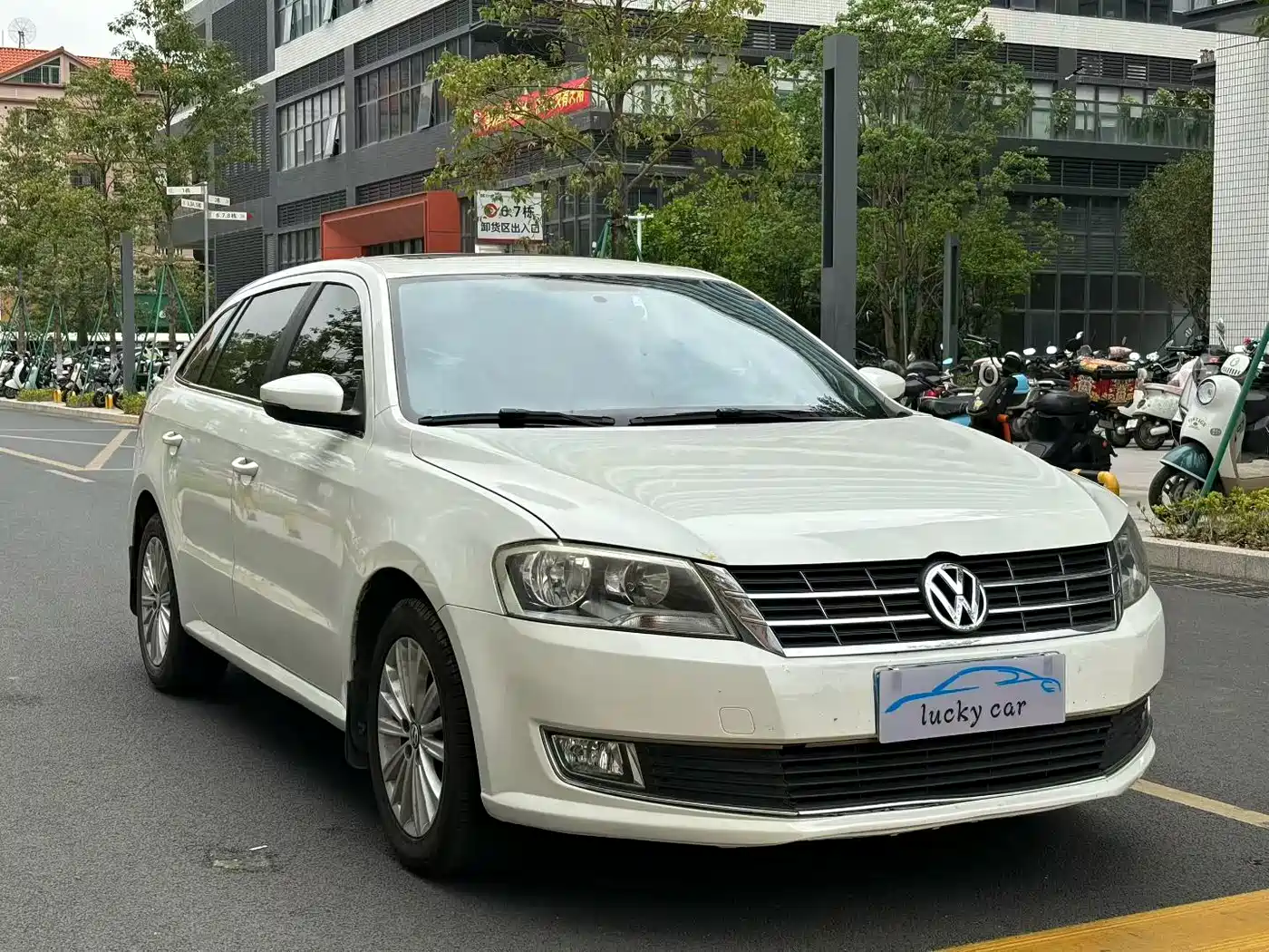 Volkswagen Lavida Tour 2013 1.4TSI Automatic Comfort фото 3