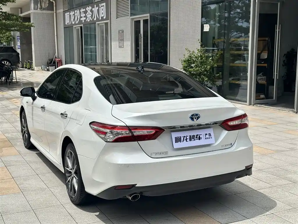 Toyota Camry 2021 Hybrid 2.5HG Luxury Edition фото 17