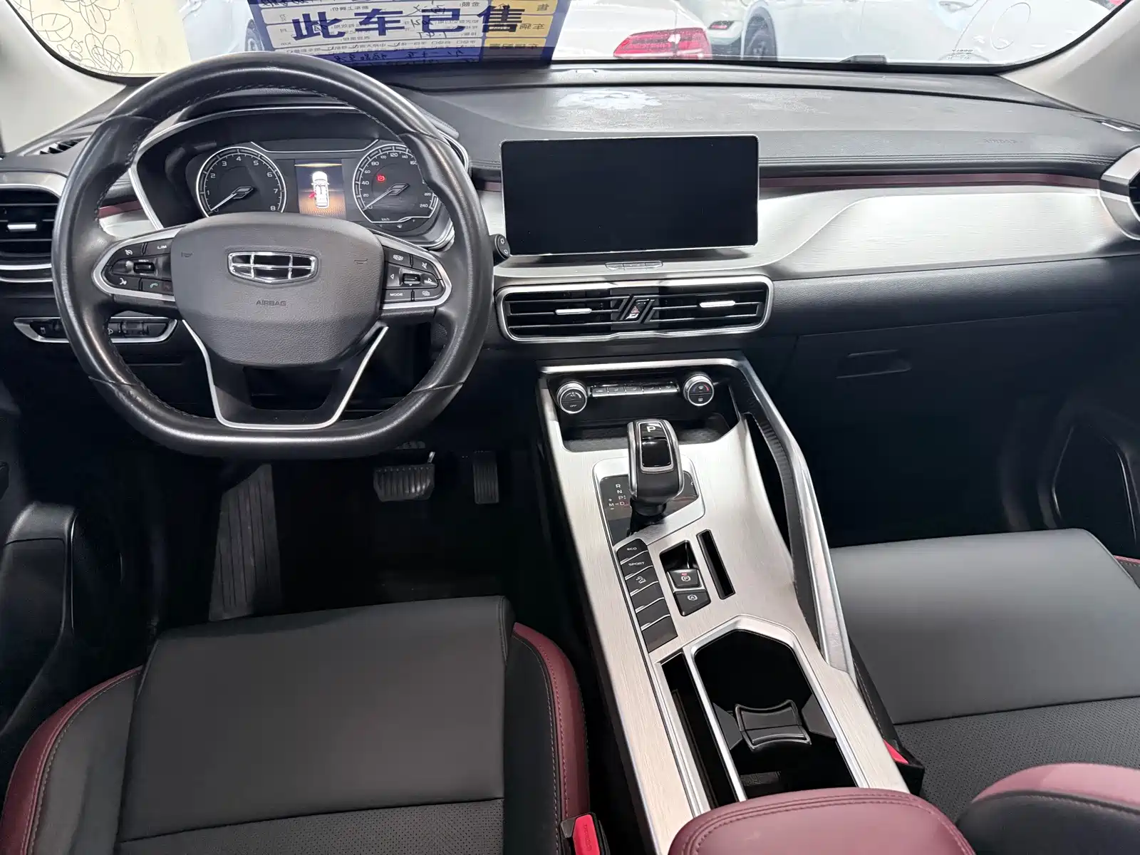Фото 10 - Geely Coolray