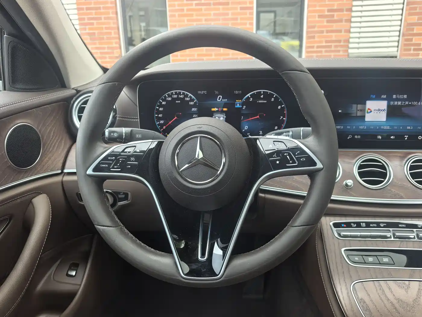 Mercedes-Benz E-Class 2023 E 300 L Fashion фото 13