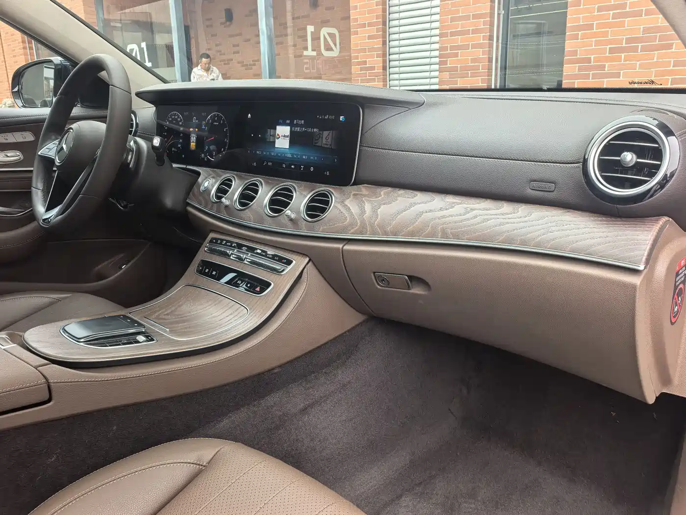 Mercedes-Benz E-Class 2023 E 300 L Fashion фото 17