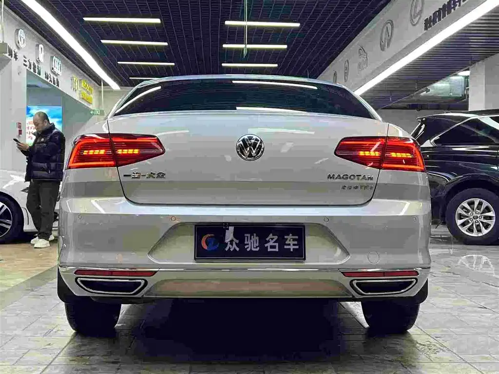 Volkswagen Magotan 2017 330TSI DSG Luxury фото 8