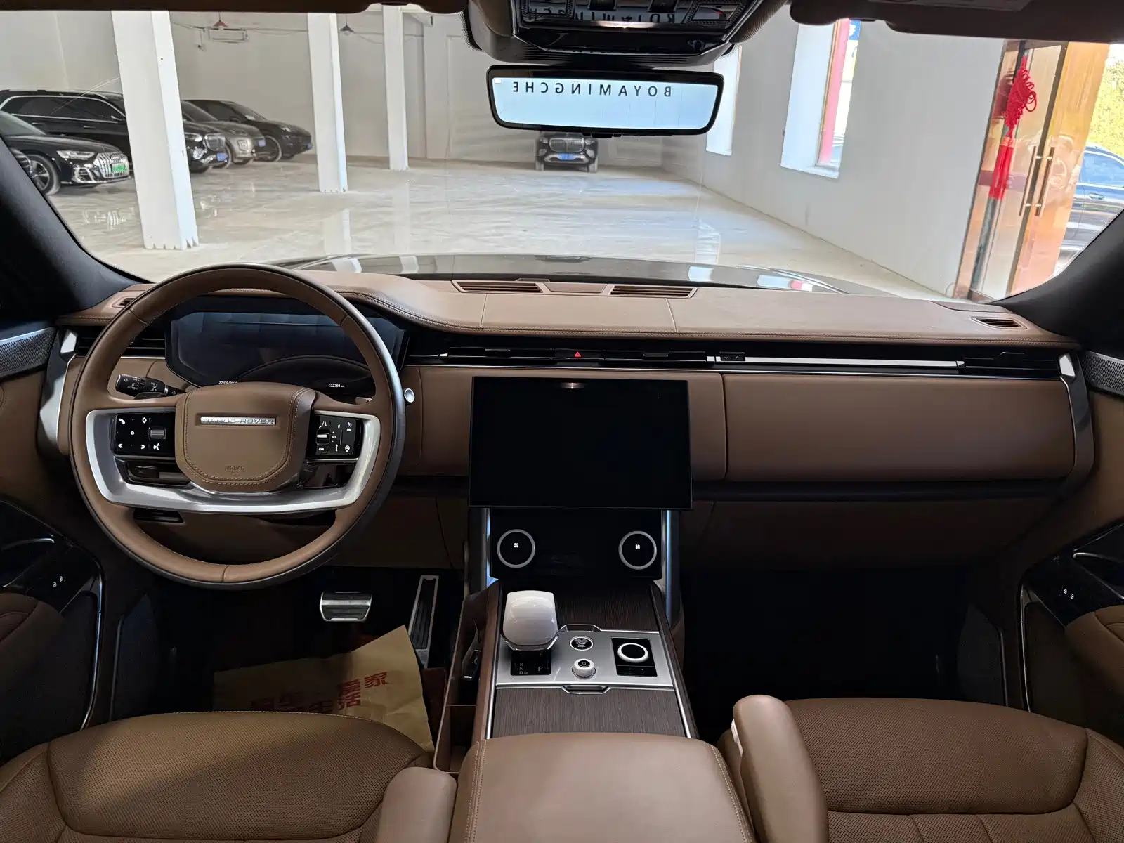 Photo 9 - Land Rover Range Rover