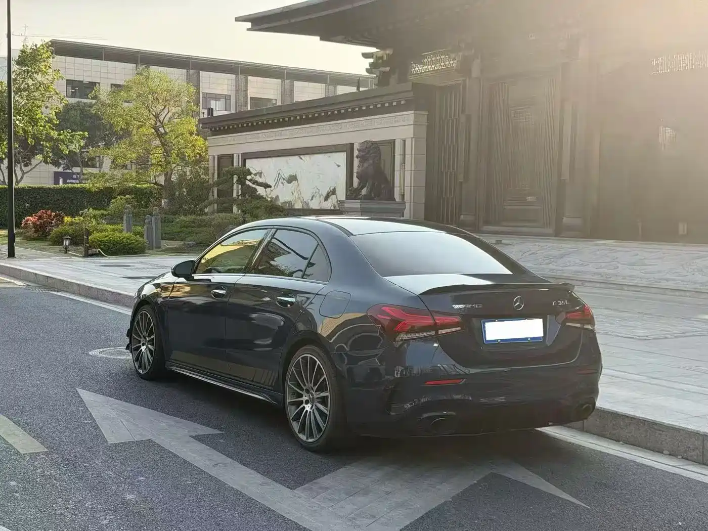 Mercedes-Benz A-Class AMG 2019 AMG A 35 L 4MATIC фото 6