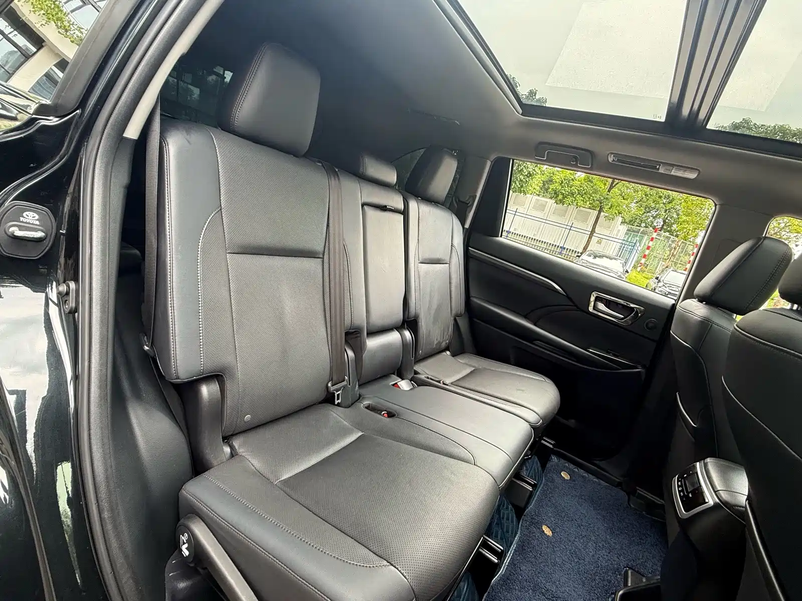 Photo 16 - Toyota Highlander