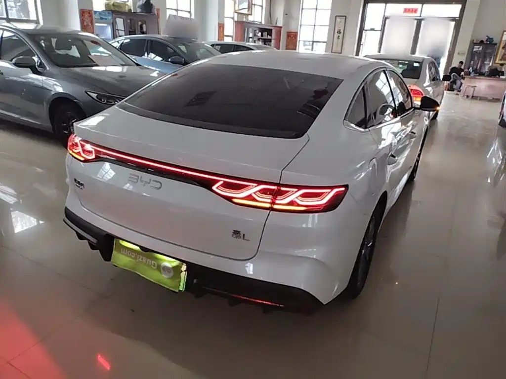 BYD Qin L 2024 DM-i 80KM Leading Edition фото 7