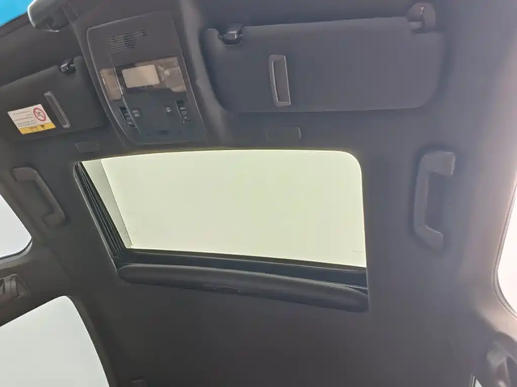 Фото 9 - Lexus ES