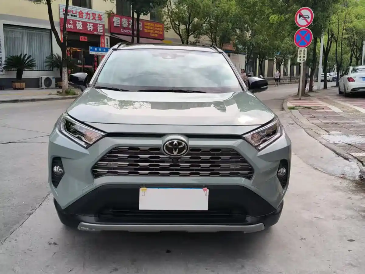 Toyota RAV4 Rongfang 2020 2.0L CVT 4WD Premium Edition фото 2
