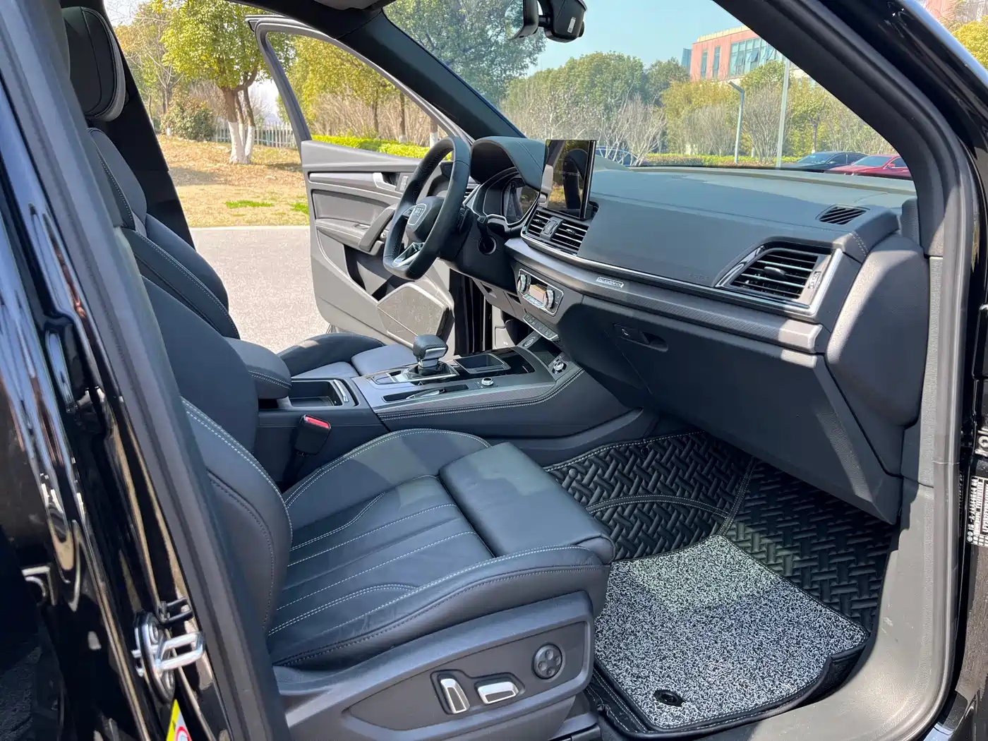 Audi Q5L 2024 Model 40 TFSI Luxury Dynamic фото 13