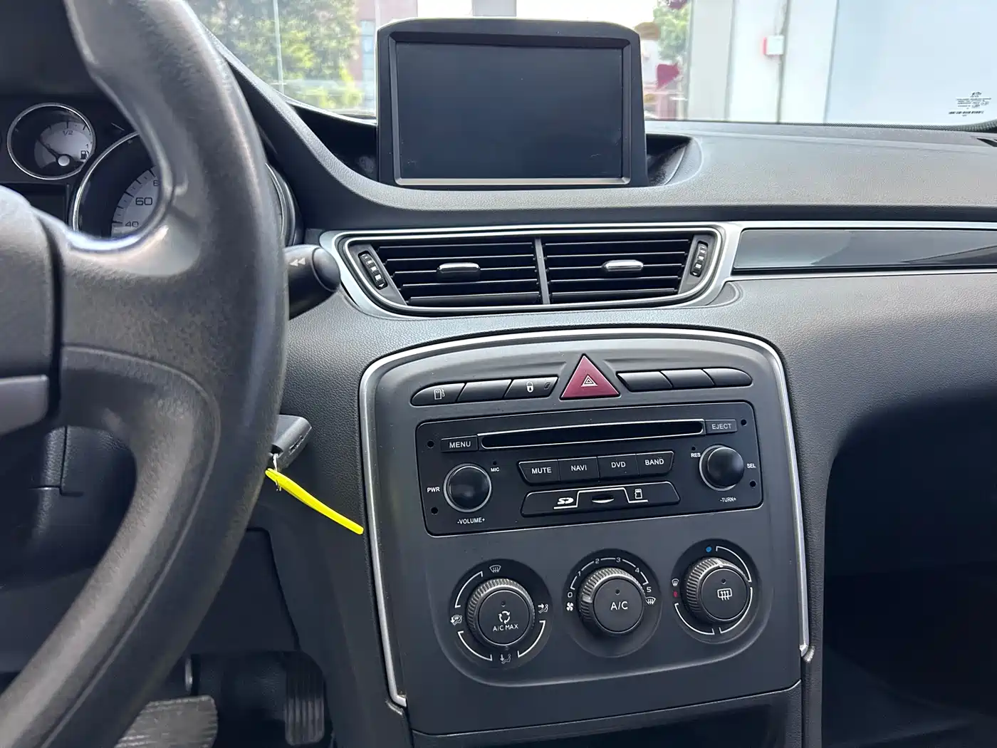 Peugeot 308 2014 Model Joy Edition Classic 1.6L Automatic Superior Style фото 18