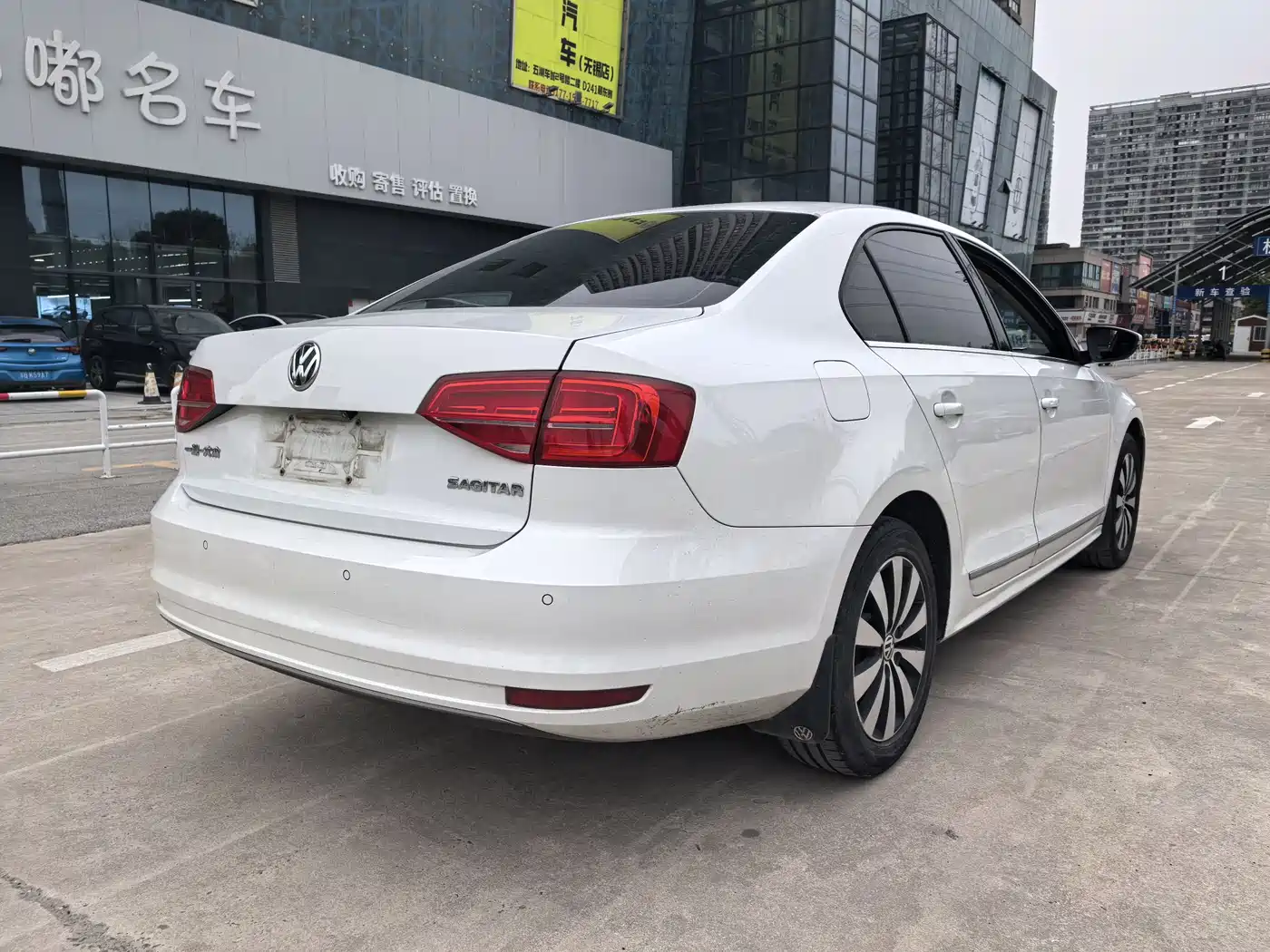 Volkswagen Sagitar 2018 1.6L Automatic Comfort фото 9