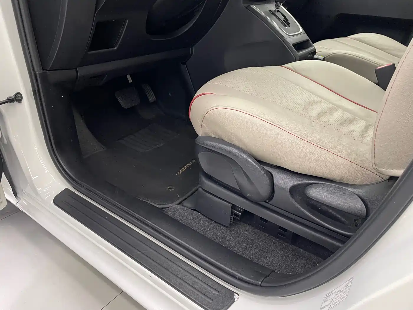 Mazda Mazda5 2013 2013 2.0L Automatic Luxury