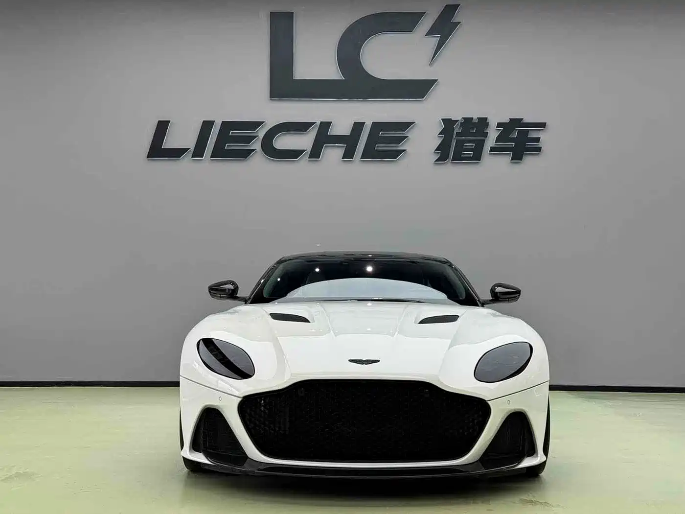 Aston Martin DBS 2020 2019 DBS Superleggera V12 Coupe