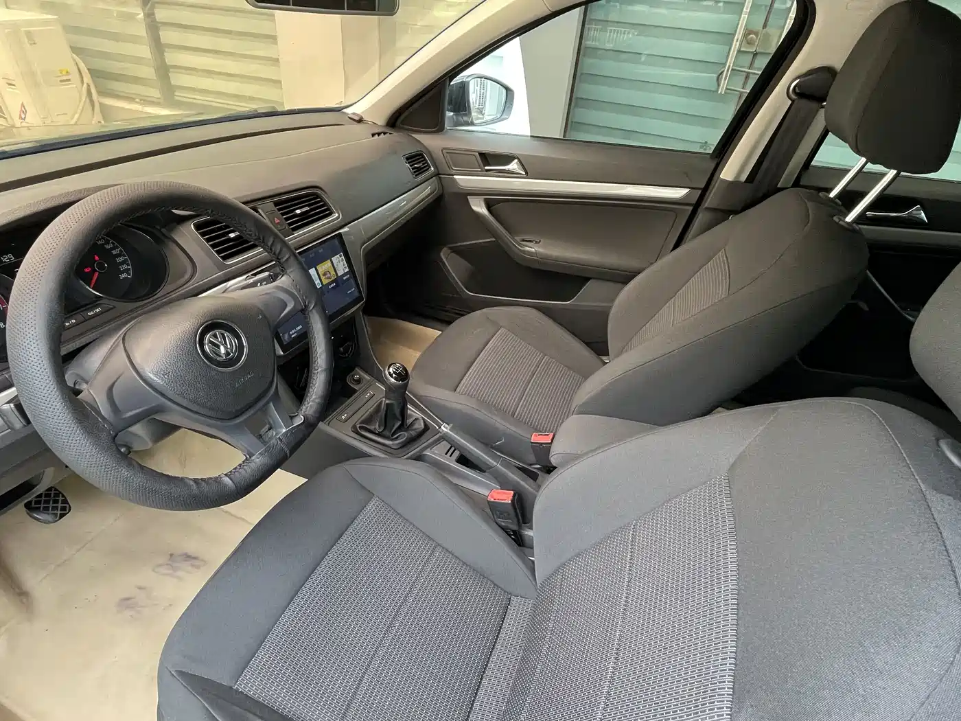 Volkswagen Lavida 2017 1.6L Manual Trend Edition фото 6