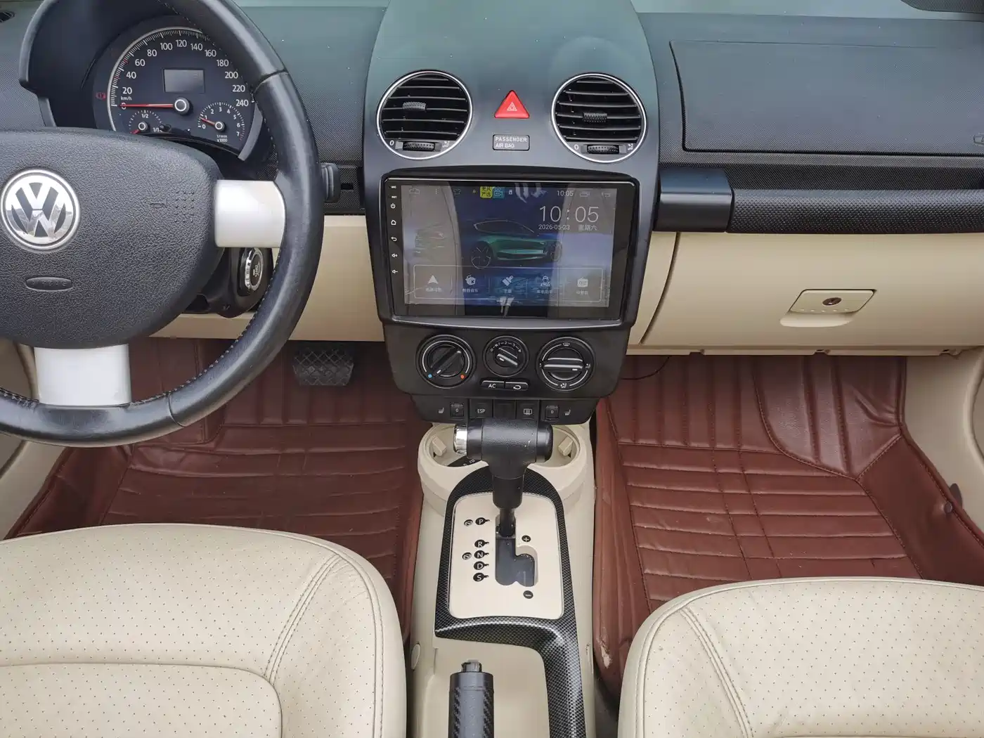 Volkswagen Beetle 2010 Model 2.0 BlackOrange Convertible Luxury Edition фото 20