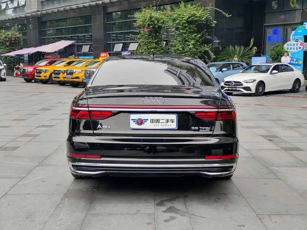 Фото 5 - Audi A8