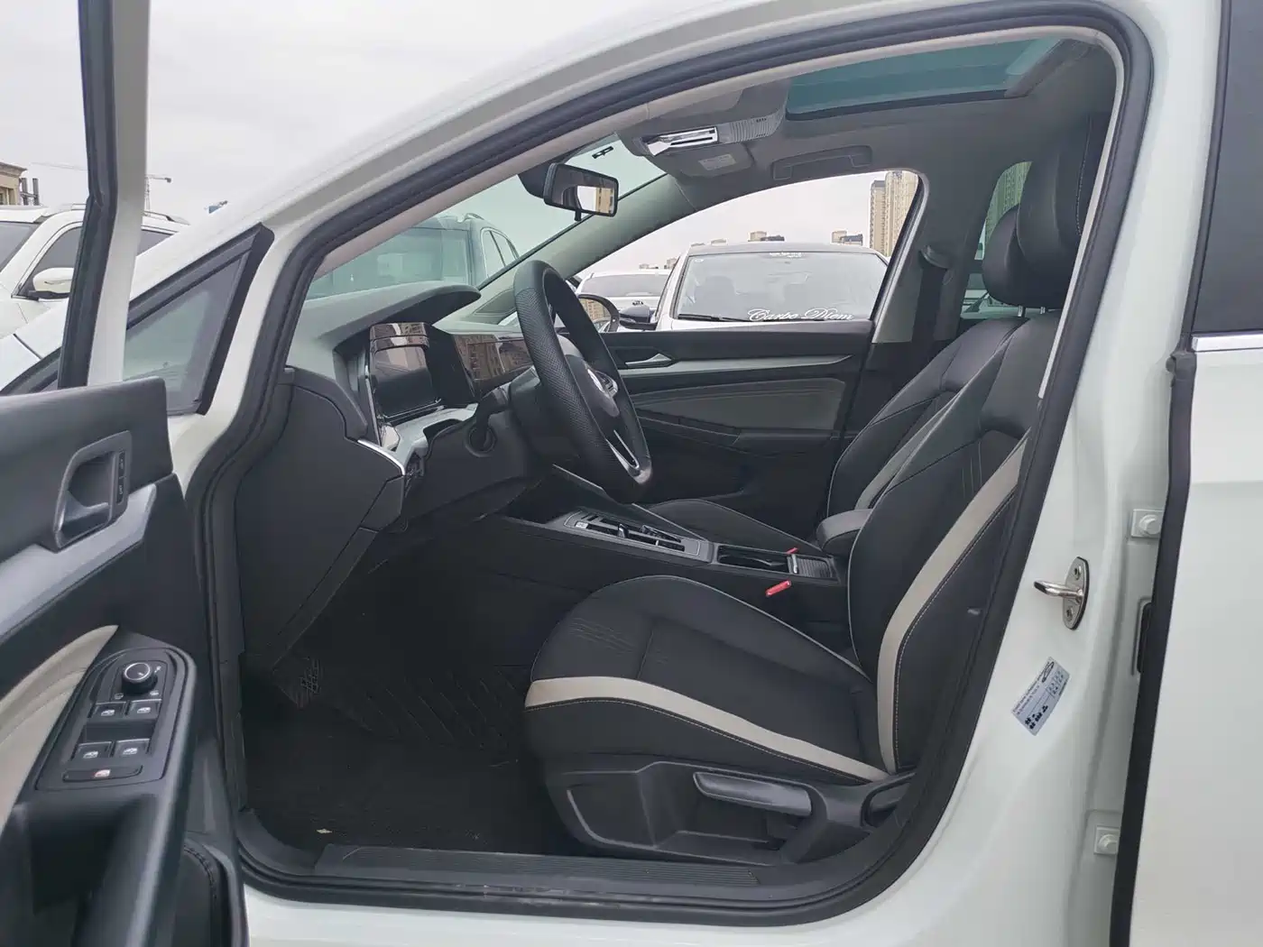 Volkswagen Golf 2023 Facelift 280TSI DSG Pro фото 4
