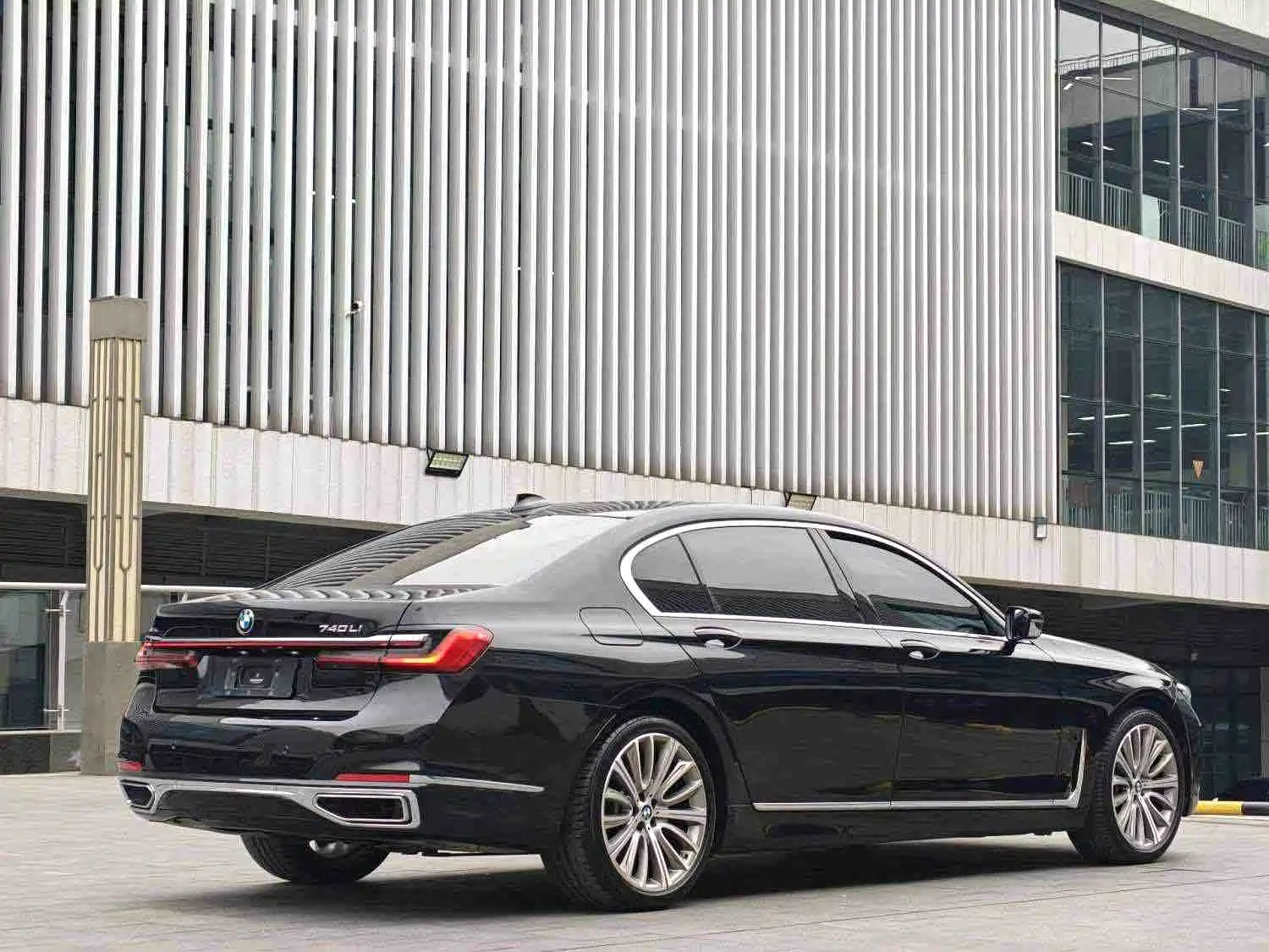 Фото 9 - BMW 7 Series