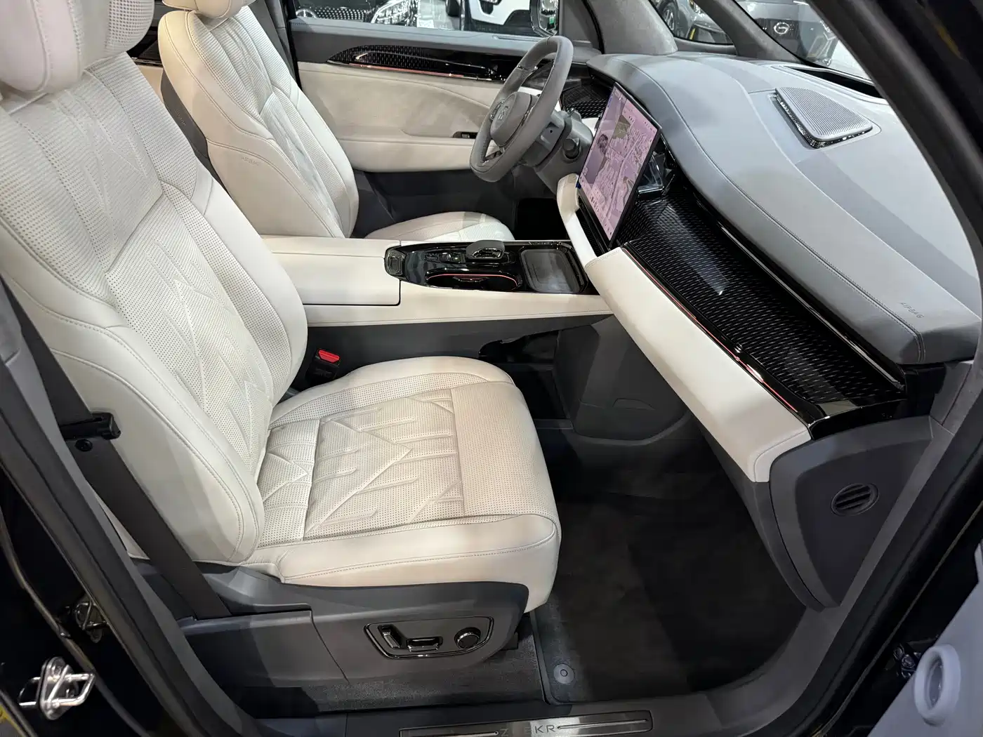 ZEEKR 009 2026 2024 6-seat Executive AWD 108kWh