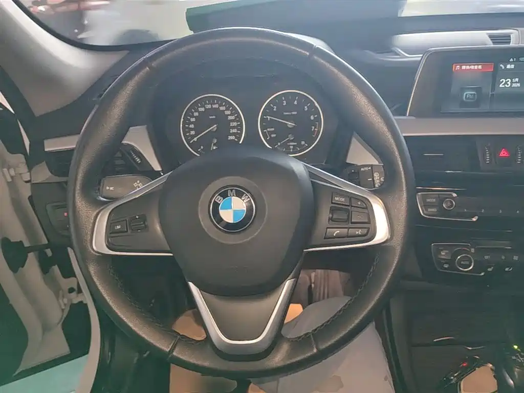 BMW X1 2018 sDrive20Li Leading Model фото 11
