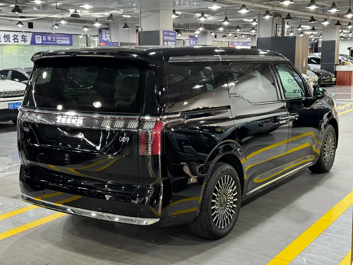 ZEEKR 009 2026 2024 6-seat Executive AWD 108kWh